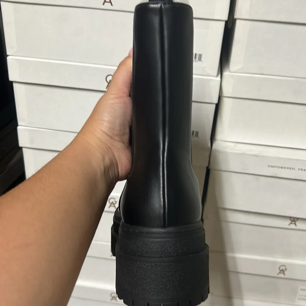 Good American Black Leather Chelsea Boots s 6.5 - Picture 6 of 7